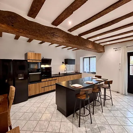 Homecircus - Charming Two Bedroom House Mansigné