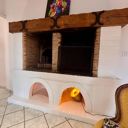 Homecircus - Charming Two Bedroom House 度假居