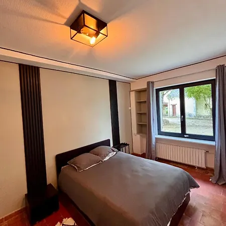 Vakantiehuis Homecircus - Charming Two Bedroom House Mansigné