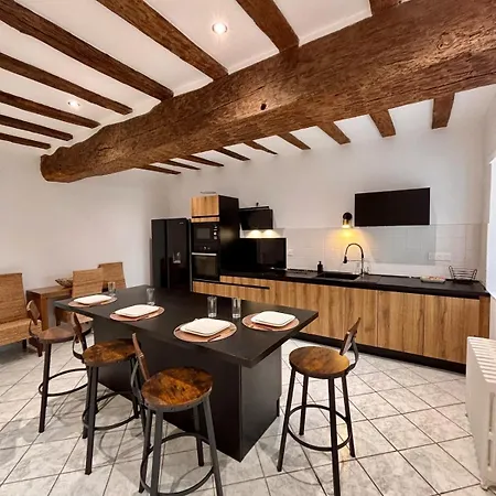 Homecircus - Charming Two Bedroom House Vakantiehuis *