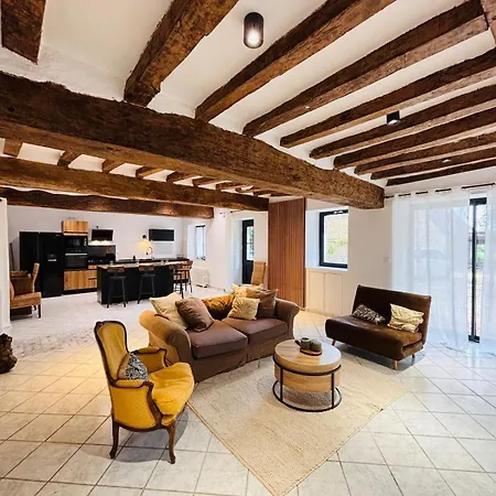 Homecircus - Charming Two Bedroom House Ferienhaus Mansigné