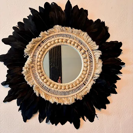 Homecircus - Charming Two Bedroom House