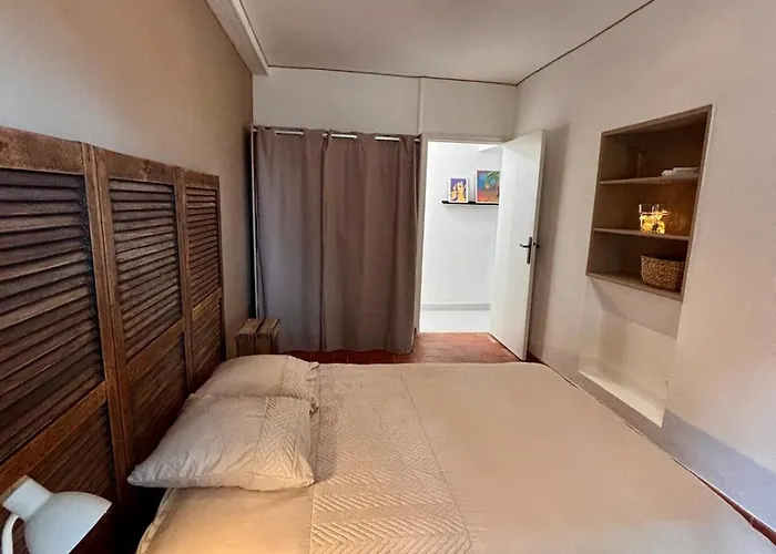 Homecircus - Charming Two Bedroom House Vakantiehuis Mansigné