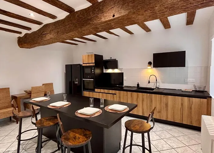 Homecircus - Charming Two Bedroom House Casa de Férias *