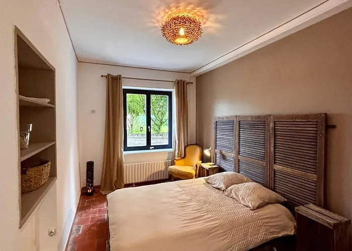 Homecircus - Charming Two Bedroom House Mansigné