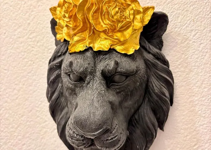 Homecircus - Charming Two Bedroom House * Mansigné