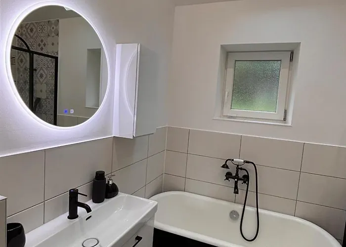 Homecircus - Charming Two Bedroom House Vakantiehuis Mansigné